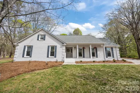 Exterior - 304 Epperstone Ln, Matthews, NC 28105 photo 2 of 7