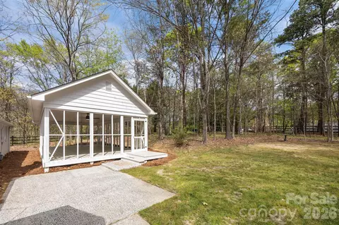 Exterior - 304 Epperstone Ln, Matthews, NC 28105 photo 6 of 7