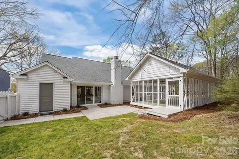 Exterior - 304 Epperstone Ln, Matthews, NC 28105 photo 4 of 7