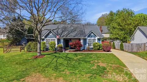 163 Diamond Dr, Mooresville, NC 28117