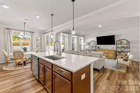 8208 Merryvale Ln, Charlotte, NC 28214