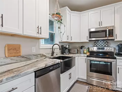 Kitchen - 1711 Plantation Loop, Morganton, NC 28655 photo 3 of 5