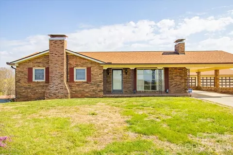 3556 White Plains Rd, Roaring River, NC 28669