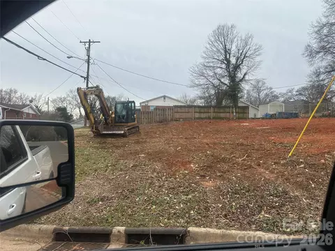 2962 Morning Dr, Charlotte, NC 28208