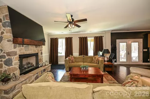 Living - 514 Arcadia Ln, Monroe, NC 28112 photo 2 of 4