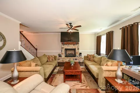 Living - 514 Arcadia Ln, Monroe, NC 28112 photo 3 of 4