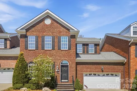 9423 Bonnie Briar Cir, Charlotte, NC 28277