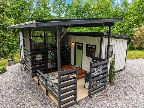 787 Ridge Rd, Marion, NC 28752