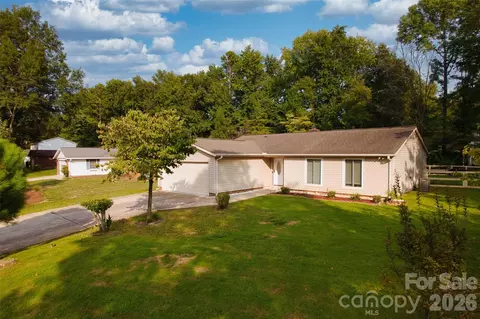 524 Regency Dr, Charlotte, NC 28211