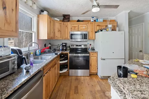 Kitchen - 656 Winterberry Trl, Boone, NC 28607 photo 2 of 3