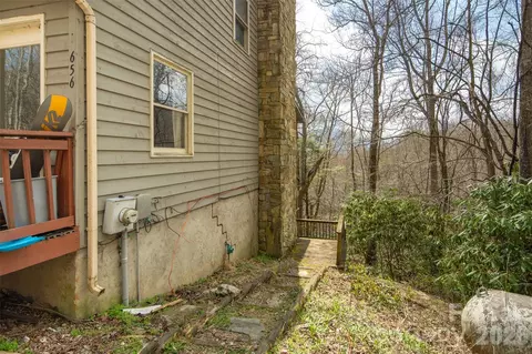 Exterior - 656 Winterberry Trl, Boone, NC 28607 photo 2 of 6