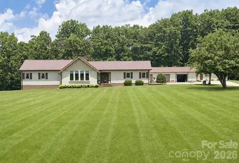 1368 Cajah Mountain Rd, Hudson, NC 28638
