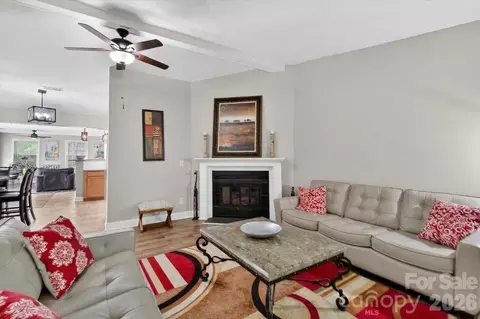 6308 Pineburr Rd, Charlotte, NC 28211