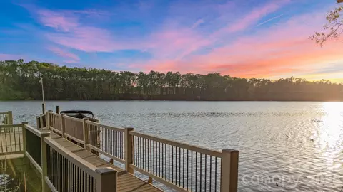 901 Sunset Pointe Dr, Salisbury, NC 28146