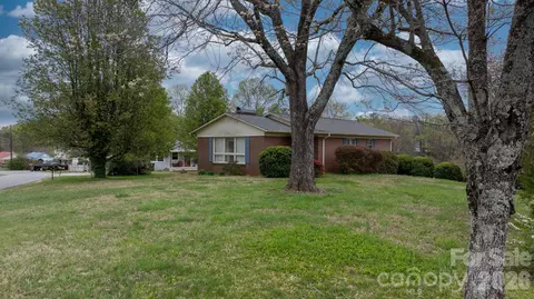 200 Hayes Ave, Hudson, NC 28638