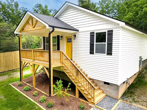 133 Moore St, Hendersonville, NC 28739