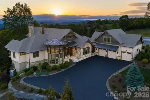 31 Bear Tree Ct, Hendersonville, NC 28792