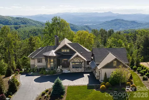 31 Bear Tree Ct, Hendersonville, NC 28792