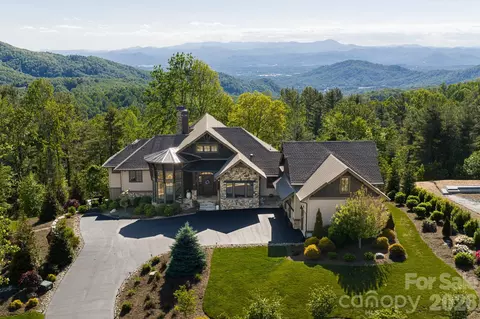 31 Bear Tree Ct, Hendersonville, NC 28792