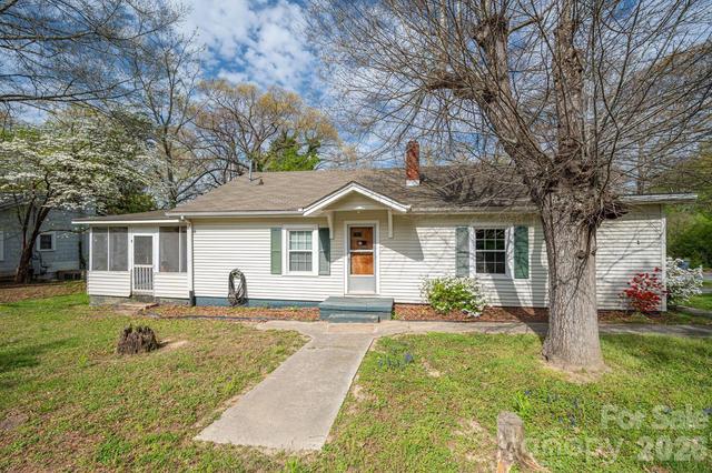 111 E Carlton St, Dallas, NC 28034