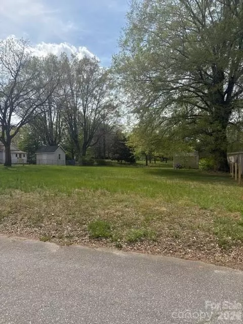 1415 3rd Street Ne Pl NE, Hickory, NC 28601