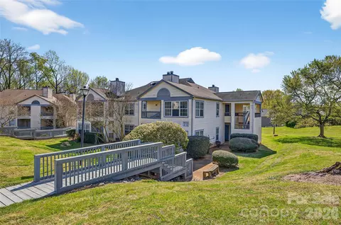 8124 Tremaine Ct, Charlotte, NC 28227