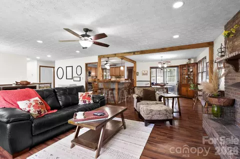 150 Timberlane Dr, Etowah, NC 28729