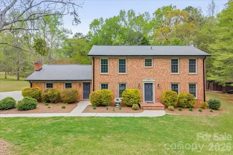 207 Williamsburg Ln, Wadesboro, NC 28170