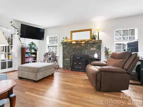 Living - 514 Cherryfield Loop, Brevard, NC 28712 photo 2 of 3
