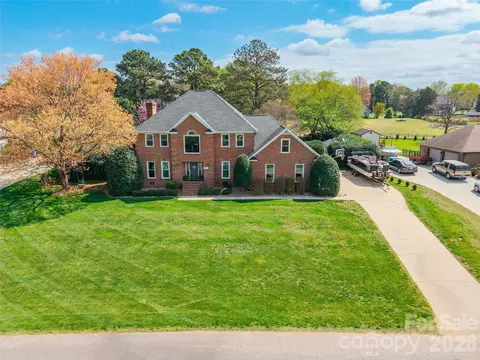 217 Spring Run Dr, Mooresville, NC 28117