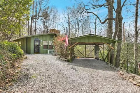 218 Hickory Ln, Lake Toxaway, NC 28747