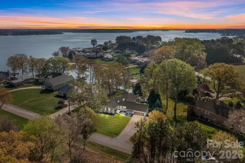5218 Glenwood St, Sherrills Ford, NC 28673