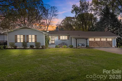5218 Glenwood St, Sherrills Ford, NC 28673