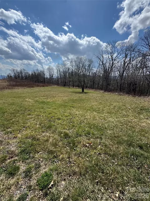 Crestwood 2 Circle #2, Linville, NC 28646