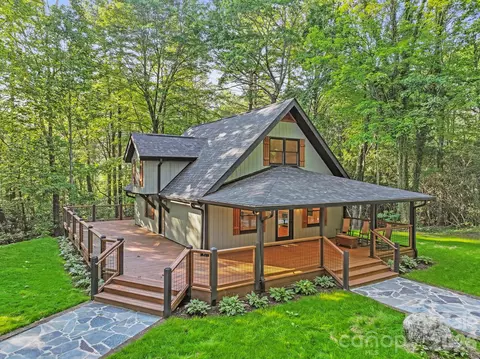 327 Flat Ridge Dr, Lake Toxaway, NC 28747