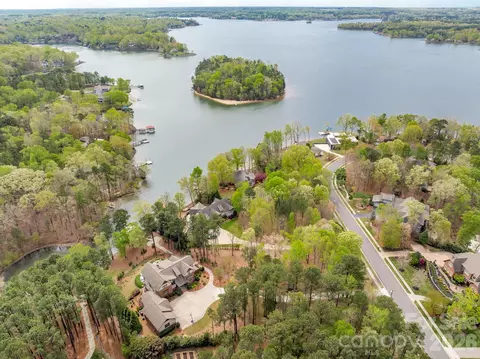 18321 Rosapenny Rd, Charlotte, NC 28278