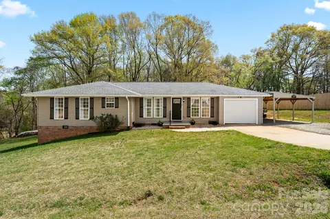 154 Shadowgate Dr, Forest City, NC 28043