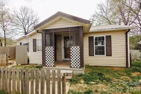 69 W Crawford St, Old Fort, NC 28762