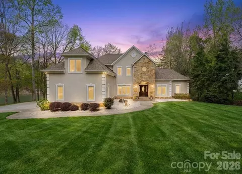 141 Grand Bay Dr, Mooresville, NC 28117