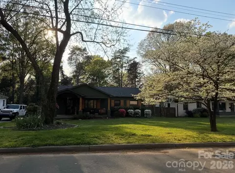 1715 Merry Oaks Rd, Charlotte, NC 28205