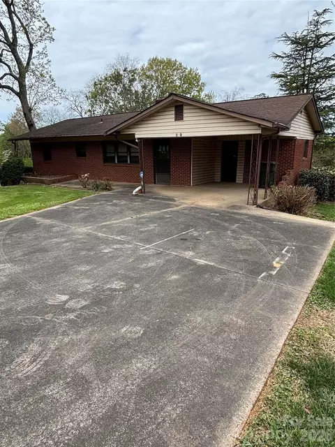 819 N Piedmont Ave, Kings Mountain, NC 28086