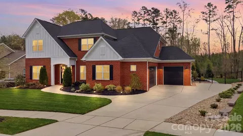 18526 Doves Crest Rd, Cornelius, NC 28031