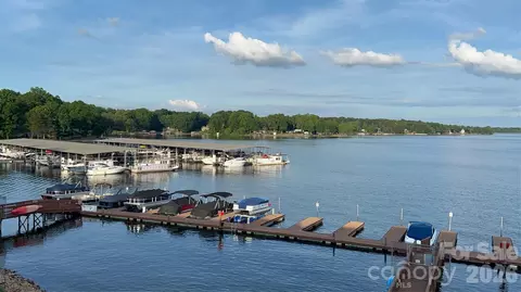 7831 Spinnaker Bay Dr, Sherrills Ford, NC 28673