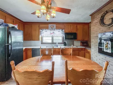 Kitchen - 5346 Crossroads Church Rd, Ruby, SC 29741 photo 4 of 4