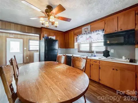 Kitchen - 5346 Crossroads Church Rd, Ruby, SC 29741 photo 3 of 4