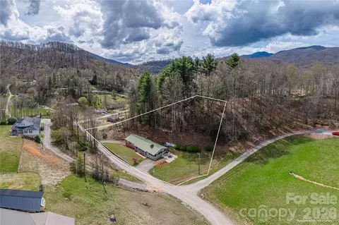 63 Memory Dr, Waynesville, NC 28786