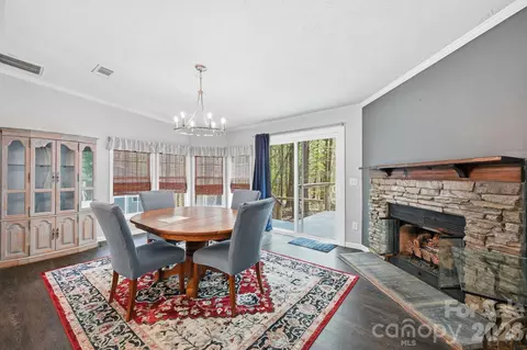 Dining - 10368 Turnplow Dr, Davidson, NC 28036 photo 2 of 5