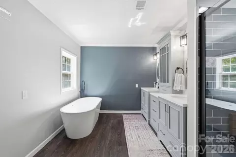 Bath - 10368 Turnplow Dr, Davidson, NC 28036 photo 2 of 3
