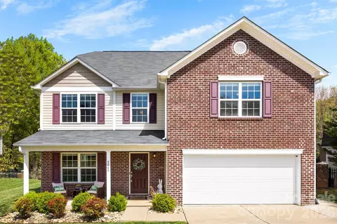 5045 Ashley Place Dr, Bessemer City, NC 28016
