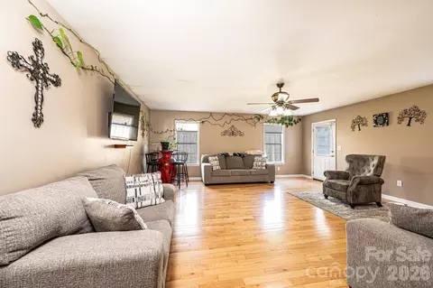 Living - 3229 15th Ne Ave NE, Conover, NC 28613 photo 4 of 6